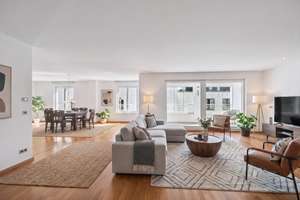 Ästhetik. Privatsphäre. Weite.                            Exklusive Etagen-Residenz mit drei Loggien