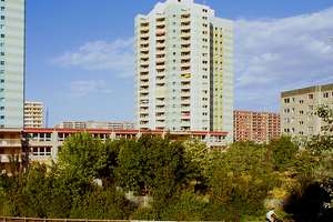 2-Zimmer-Wohnung mit Balkon in Neu-Hohenschönhausen. – Zingster Str. 15, 13051 Neu-Hohenschönhausen, Berlin – Vorschaubild 2