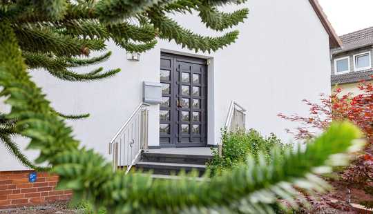 Bild von Klasse Ein- bis Zweifamilienhaus mit Pool, Garten und viel Potenzial in Braunschweig-Volkmarode!