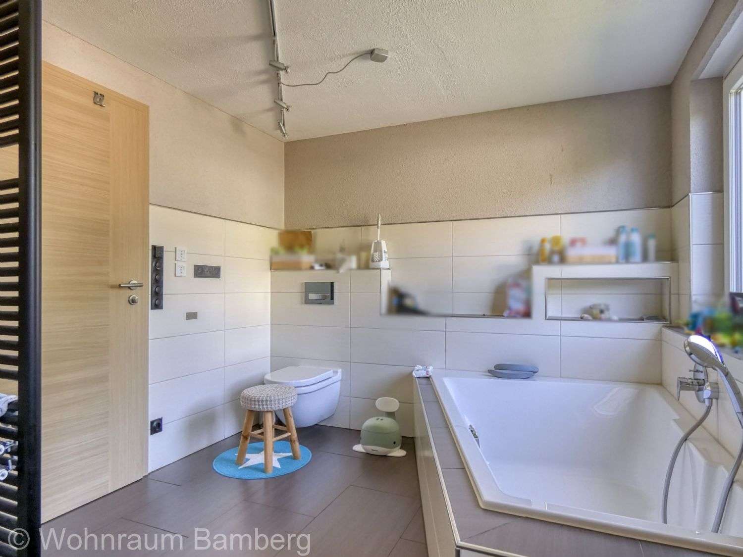 Immobilie in Memmelsdorf - Umfangreich saniertes Wohnhaus mit ca. 260 m² Wohnfläche in ruhiger Ortsrandlage - Memmelsdorf - OT - Bild 1