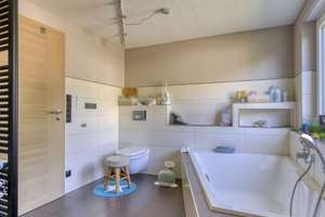 Umfangreich saniertes Wohnhaus mit ca. 260 m² Wohnfläche in ruhiger Ortsrandlage - Memmelsdorf - OT – Die vollständige Adresse der Immobilie erhältst du vom Anbieter., 96117 Memmelsdorf – Vorschaubild 10