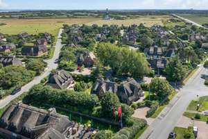 Großzügige Doppelhaushälfte unter Reet mit Einzelhauscharakter in Kampen – Die vollständige Adresse der Immobilie erhältst du vom Anbieter., 25999 Kampen (Sylt) – Vorschaubild 2