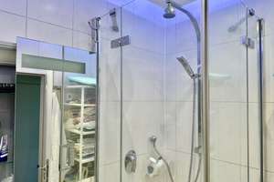 ***Modern möblierte Wohnung nahe der Alster inkl. Schwimmbad zu vermieten*** – Mittelweg 114, 20149 Harvestehude, Hamburg – Vorschaubild 9