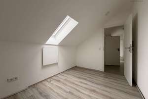 Dachgeschosswohnung mit Entwicklungspotenzial – Die vollständige Adresse der Immobilie erhältst du vom Anbieter., 90439 Sündersbühl, Nürnberg – Vorschaubild 3