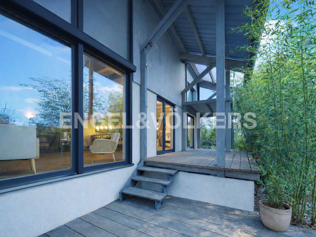 Immobilie in Schwebheim - Wohnen in Licht und Ruhe - Zeitlose Architektur trifft großzügiges Wohngefühl - Bild 1