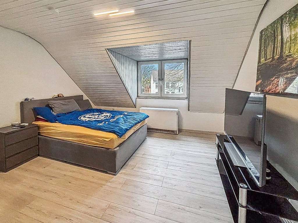 Immobilie in Bottrop - Investieren mit Perspektive: Ca. 67 m² Dachgeschosswohnung mit Garage in gefragter Lage von Bottrop - Bild 4