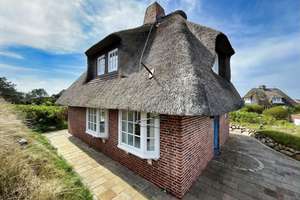 Ein seltenes Angebot mit kleinem Wattblick. Einzelhaus unter Reet und Garage am Lister Ortsrand – Die vollständige Adresse der Immobilie erhältst du vom Anbieter., 25992 List (Sylt) – Vorschaubild 7