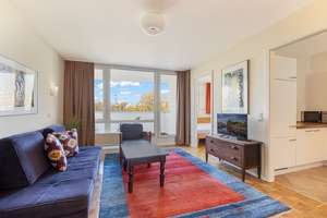 1,5-Zimmer-Neubauwohnung in der beliebten Kadiner Straße mit Weitblick über Berlin! – Die vollständige Adresse der Immobilie erhältst du vom Anbieter., 10243 Friedrichshain, Berlin – Vorschaubild 2