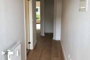 Freundliche 2-Zimmer-EG-Wohnung mit Terrasse, Einbauküche und Einstellplatz in Hannover – Königsberger Ring 34, 30559 Anderten, Hannover – Vorschaubild 3