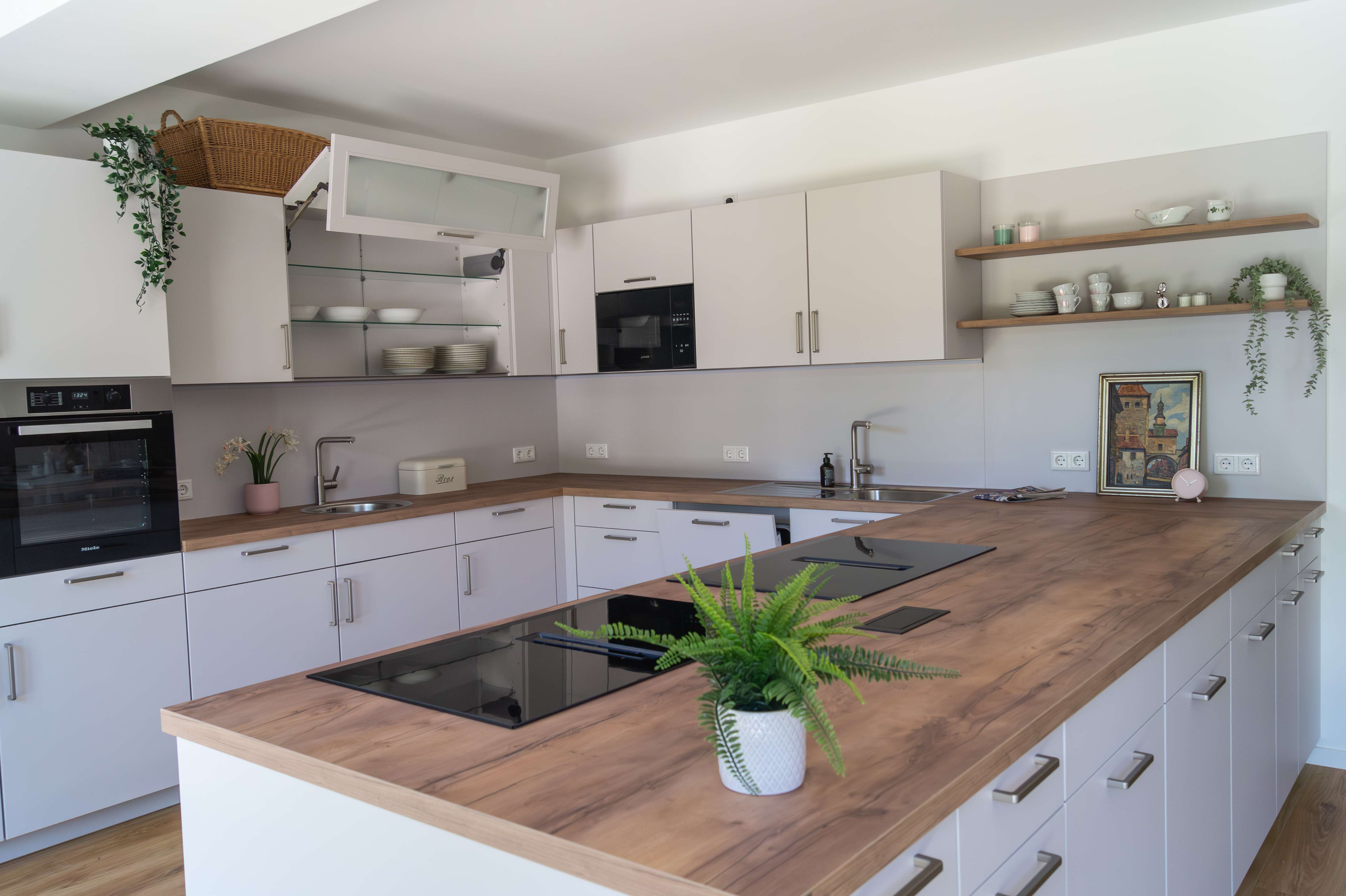 Immobilie in Aurachtal - *Attraktive Kapitalanlage in Top-Lage – über 4% Bruttorendite* Exklusives Appartement in Senioren WG - Bild 0