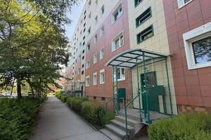 Bezugsfreie Wohnung mit sonnigem Balkon – Neubrandenburger Str. 68, 13059 Neu-Hohenschönhausen, Berlin – Vorschaubild 1