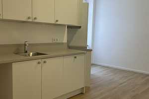 Große 2 Zimmer Wohnung mit Einbauküche – Straßmannstr. 29, 10249 Berlin – Vorschaubild 4