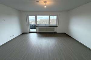 Frisch sanierte 2-Zimmer Wohnung mit ausreichend  Platz und zwei Balkonen in Wittlensweiler