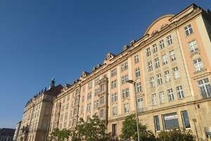 Wohnen im Zentrum: Altbauwohnung direkt am Altmarkt!