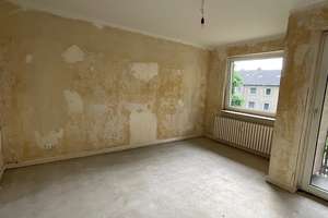 6 Nettokaltmieten frei! Familienwohnung in ruhiger Lage mit Balkon.. – Schloßstraße 13, 47137 Mittelmeiderich, Duisburg – Vorschaubild 2