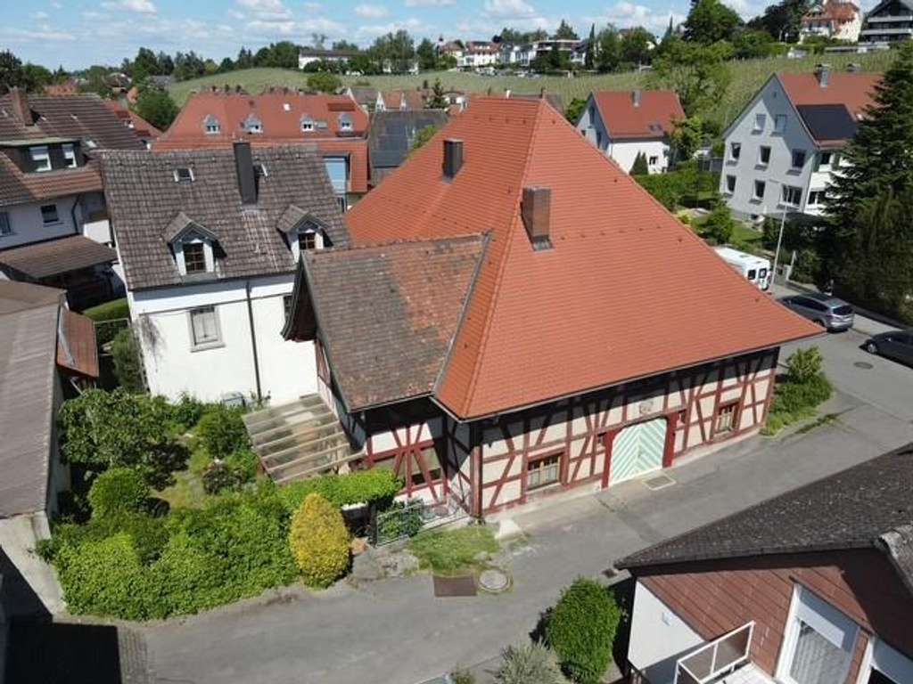 Immobilie in Konstanz - Denkmalgeschütztes 8-Familienhaus  in bester Lage von Konstanz-Königsbau mit Ausbaupotenzial - Bild 1