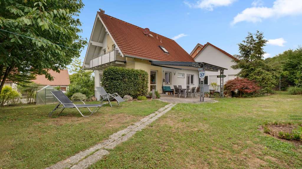 Immobilie in Frensdorf - Idyllische Lage! Energieeffizientes Einfamilienhaus mit Balkon, Terrasse und optimaler Anbindung - Bild 3