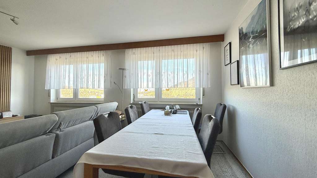 Immobilie in Bopfingen - Zweifamilienhaus mit traumhaftem Ausblick! - Bild 1