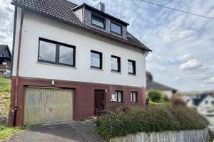 Sanierungsbedürftiges Einfamilienhaus mit Erbbaurecht in familienfreundlicher Lage von Morsbach