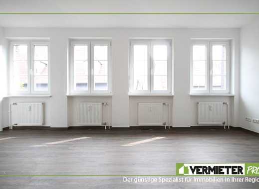 Erstbezug nach Sanierung: Großzügige 2 ZW mit EBK und Tageslichtbad