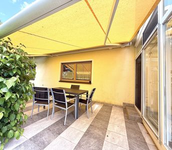 Extravagantes Haus mit zwei Wohnungen, Wintergarten, Terrasse und Garage in Untermeitingen zu kaufen