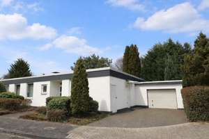 Freist. Bungalow - ca. 266 m² Wohn-/Nutzfläche - 689 m² Grundstück - Sackgasse