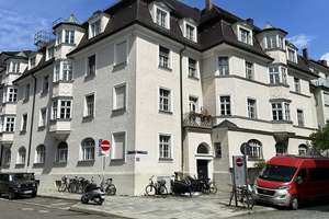 ruhige 2 Zi. Altbau-Whg. in Schwabing mit kleinem Privatgarten