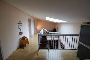**VISTA Immobilien** Besonderes Wohnerlebnis: Offene Galerie, Kamin & sonniger Garten – Die vollständige Adresse der Immobilie erhältst du vom Anbieter., 64289 Kranichstein, Darmstadt – Vorschaubild 7