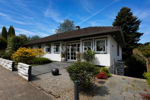 Bungalowrefugium mit Garten und Entwicklungspotenzial – Die vollständige Adresse der Immobilie erhältst du vom Anbieter., 42719 Gräfrath, Solingen – Vorschaubild 2
