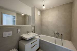 Helle 4 Zimmer Helle 4 Zimmer  Wohnung - Loggia mit Ausblick über ruhigen grünen Innenhof – Watzmannstraße 4, 81541 Obergiesing, München – Vorschaubild 14