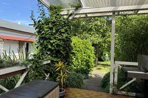 Unternehmerbungalow mit eingewachsenem Garten – Offenbach (Kreis) – Vorschaubild 1