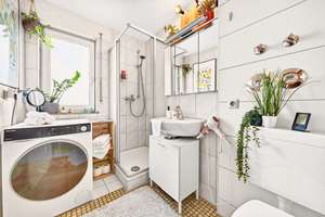 MITTEQUARTIER - Helle 2,5-Zimmer-Wohnung mit 3 Balkonen und Tiefgaragenstellplatz in Stuttgart-Mitte – Die vollständige Adresse der Immobilie erhältst du vom Anbieter., 70174 Neue Vorstadt, Stuttgart – Vorschaubild 7