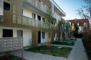 Zentrumsnahe, komplett möblierte 1-Zimmer-Wohnung mit TG-Stellplatz und Internet – Regensburger Straße 41, 85055 Nordost, Ingolstadt – Vorschaubild 1