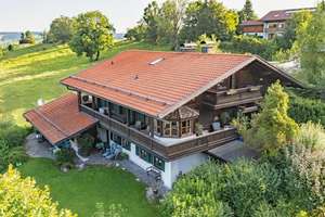 Wohnen, wo andere Urlaub machen. Ein großzügiges Zuhause mit traumhaftem Bergblick und 3–4 FeWo