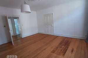 Schöne 3-Zi.-Altbau-Whg. in sehr gepflegtem 4-Parteien-Haus mit EBK, zentral, Stellplatz – Hermannstr. 18, 65183 Westend / Bleichstraße, Wiesbaden – Vorschaubild 2