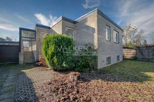 Bezugsfreies EFH in 2. Reihe mit Garage – vollunterkellert – sanierungsbedürftig