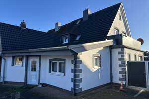 Sehr ordentliche, modernisierte Haushälfte mit Einliegerwohnung in Rendsburg – Die vollständige Adresse der Immobilie erhältst du vom Anbieter., 24768 Rendsburg – Vorschaubild 1