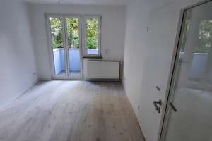 Erstbezug! Top-Kernsanierte 3- Zi.-Wohnung im 1. OG mit Balkon in Bonn- Zentrum Provisionsfrei!