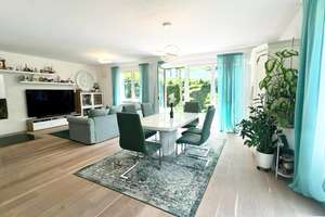 Elegante Doppelhaushälfte abseits der Straße – ruhig & familienfreundlich