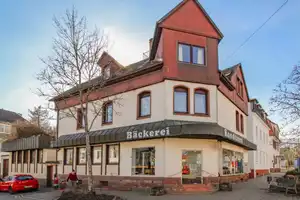 Nutzungsoptionen: Ladengeschäft, 3 Wohnungen u. 3 Apartments im Herzen der Kurstadt Königsfeld – Schwarzwald-Baar-Kreis – Vorschaubild 1
