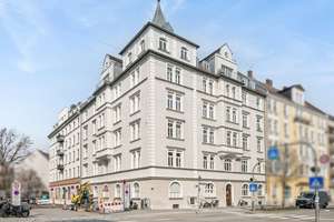 München Bestlage: 6-Zimmer-Altbauwohnung im Denkmalschutz mit Balkon und Luxusküche – Die vollständige Adresse der Immobilie erhältst du vom Anbieter., 81541 Obere Au, München – Vorschaubild 19