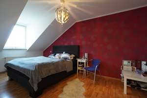 Helle Dachgeschosswohnung mit Sonnenloggia und TG-Stellplatz in Wiesbaden-Erbenheim – Die vollständige Adresse der Immobilie erhältst du vom Anbieter., 65205 Erbenheim, Wiesbaden – Vorschaubild 12