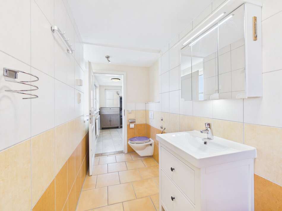 Tageslichtbad mit Dusche EG