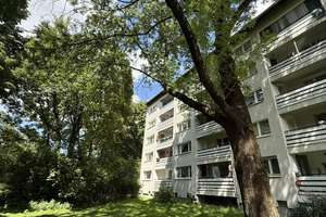 Sie brauchen Licht und RUHE? Sanierte 3-Zimmer-Wohnung ganz oben und am Park!