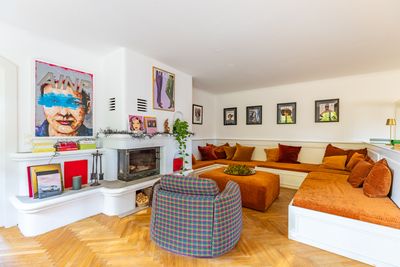 Großes Einfamilienhaus mit Pool & Fitness in guter Wohnlage Oberhaching
