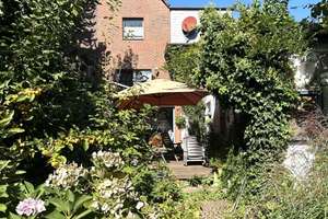 Gemütliche Doppelhaushälfte mit Traumgarten und Garage in Duisburg-Homberg – Die vollständige Adresse der Immobilie erhältst du vom Anbieter., 47198 Hochheide, Duisburg – Vorschaubild 1