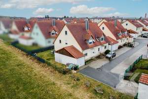 Moderne Doppelhaushälfte mit großem Eckgrundstück und herrlicher Sicht auf die Felder Vilseck´s – Die vollständige Adresse der Immobilie erhältst du vom Anbieter., 92249 Vilseck – Vorschaubild 2