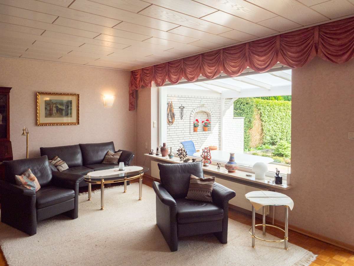 Immobilie in Hasloh - Reihenhaus mit Garage - gepflegt, ruhige Wohnlage, versetzte Bauweise, Ausbaureserve - Bild 0