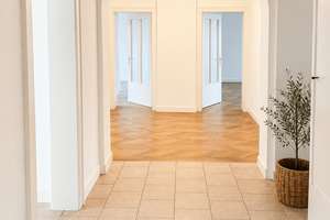 Ihr neues Zuhause im Erdgeschoss ! Haus im Haus Charakter mit ca.162 m² und 6 Zimmern