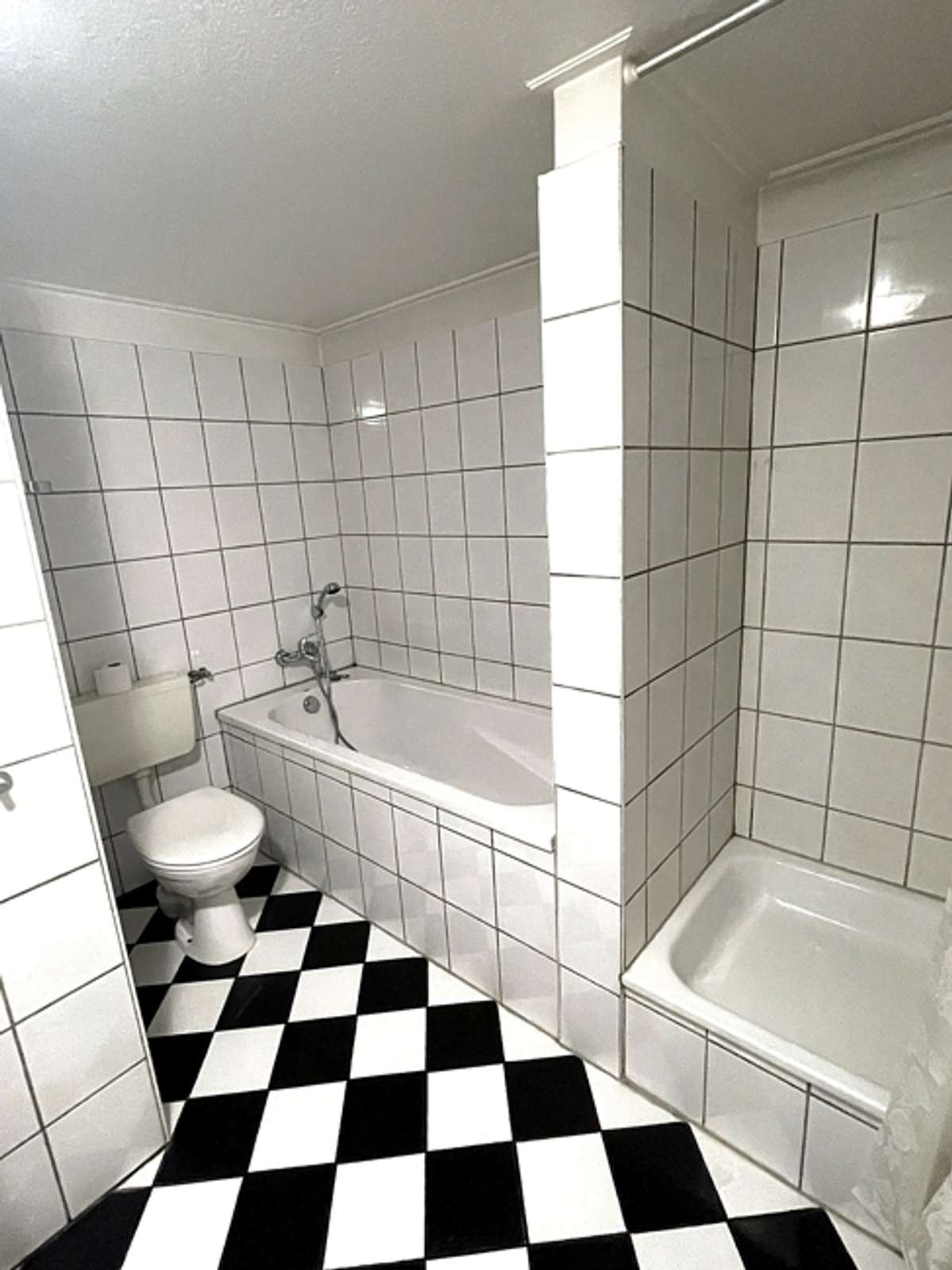 Attraktive 3-Zimmer-Eigentumswohnung mit TG-Stellplatz im unteren Ostviertel, Nähe Deutsches Theater